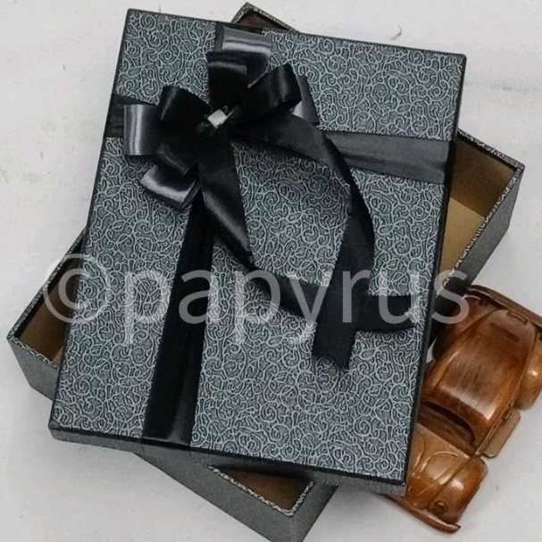 

Wah PAPYRUS 175x225 Tinggi 5cm Kotak Kado Gift Box Hadiah