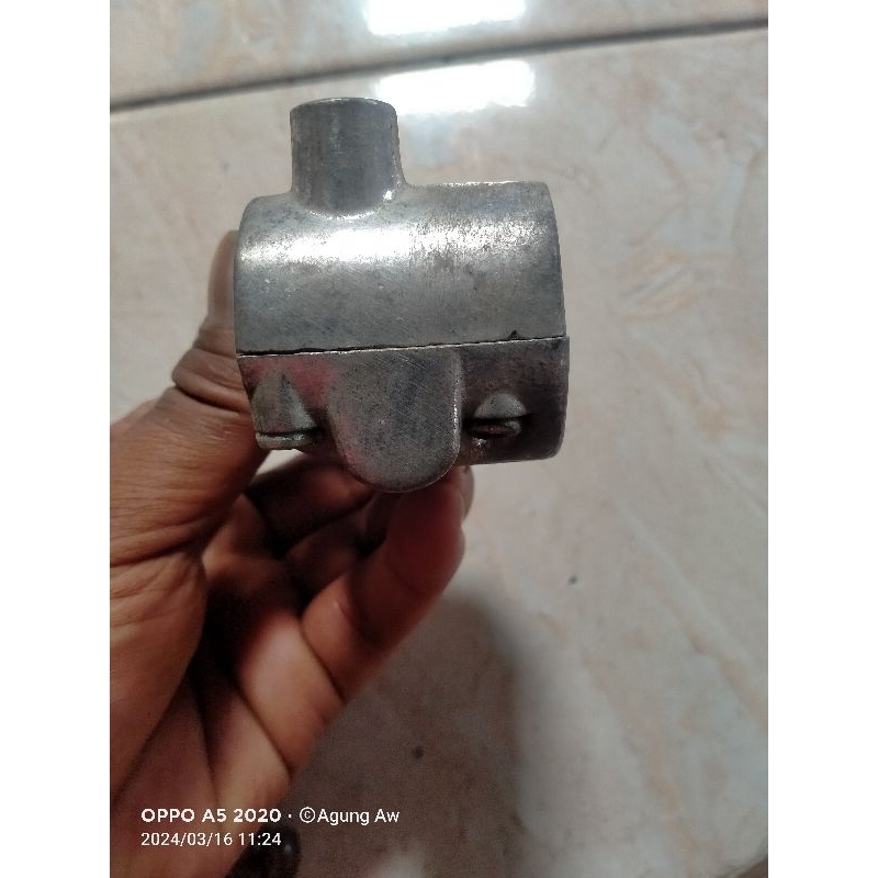 Holder kanan yamaha v75