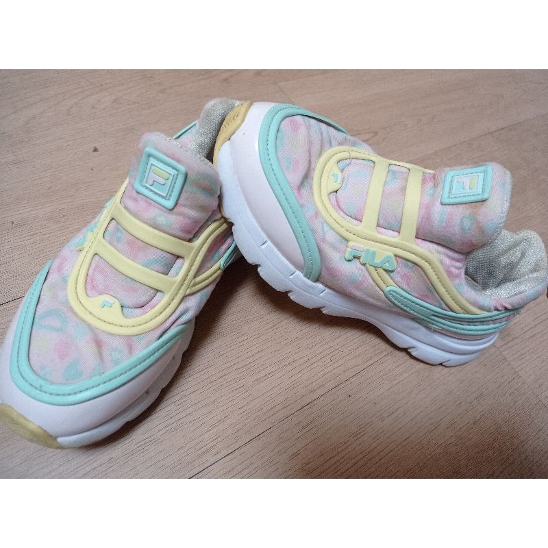 sepatu anak perempuan/sepatu fila/sepatu sekolah/sepatu main