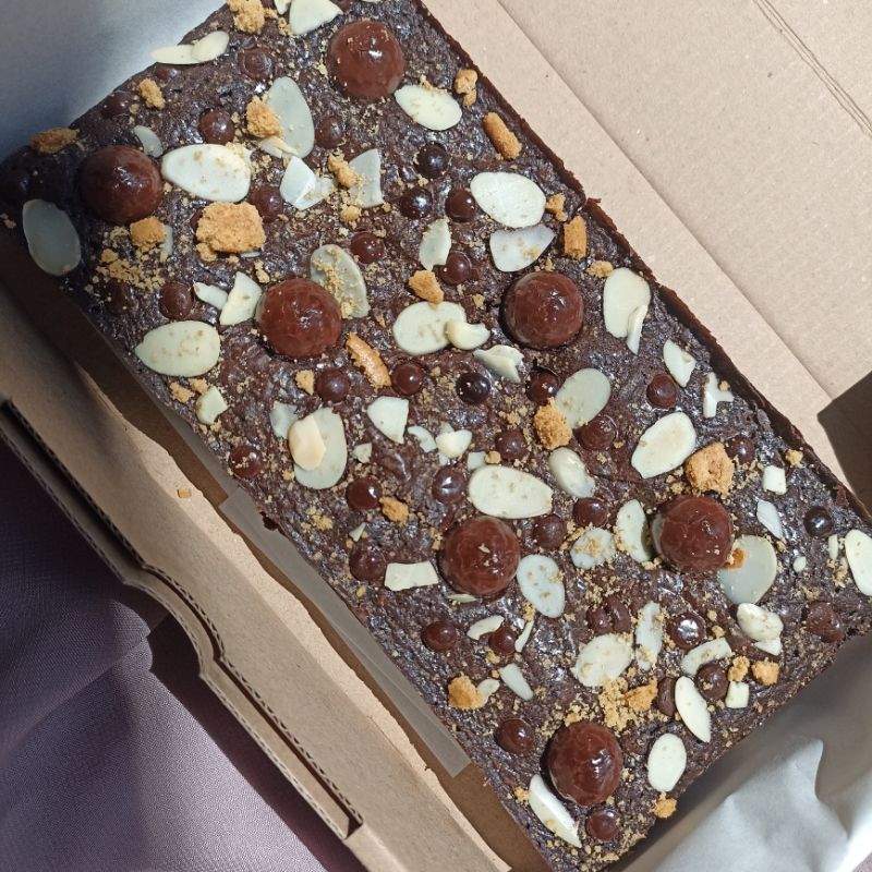 

Fresh Baked Homemade Fudgy Brownies | Fudgy Brownies Panggang Uk. 20×10 cm