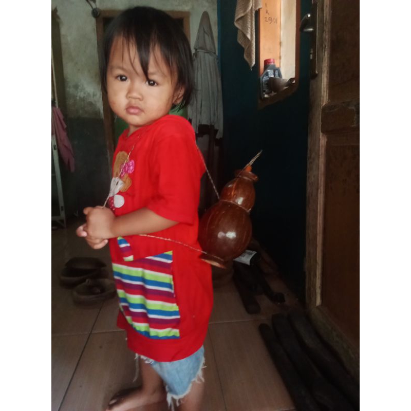 kempis batok kelapa/ tempat air minum