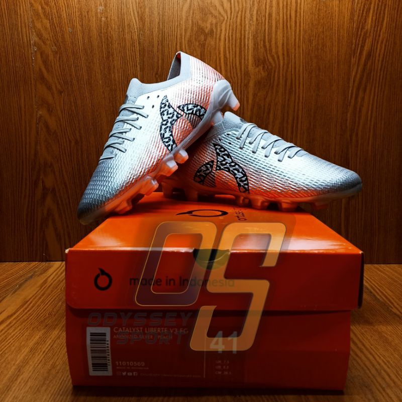 Sepatu Bola Ortuseight Catalyst Liberte V3 (Anodized Silver/Peach) 100% ORIGINAL