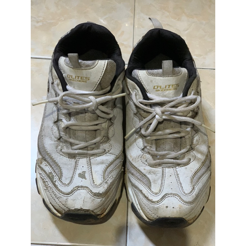 Sepatu Skechers D’lites uk. 42