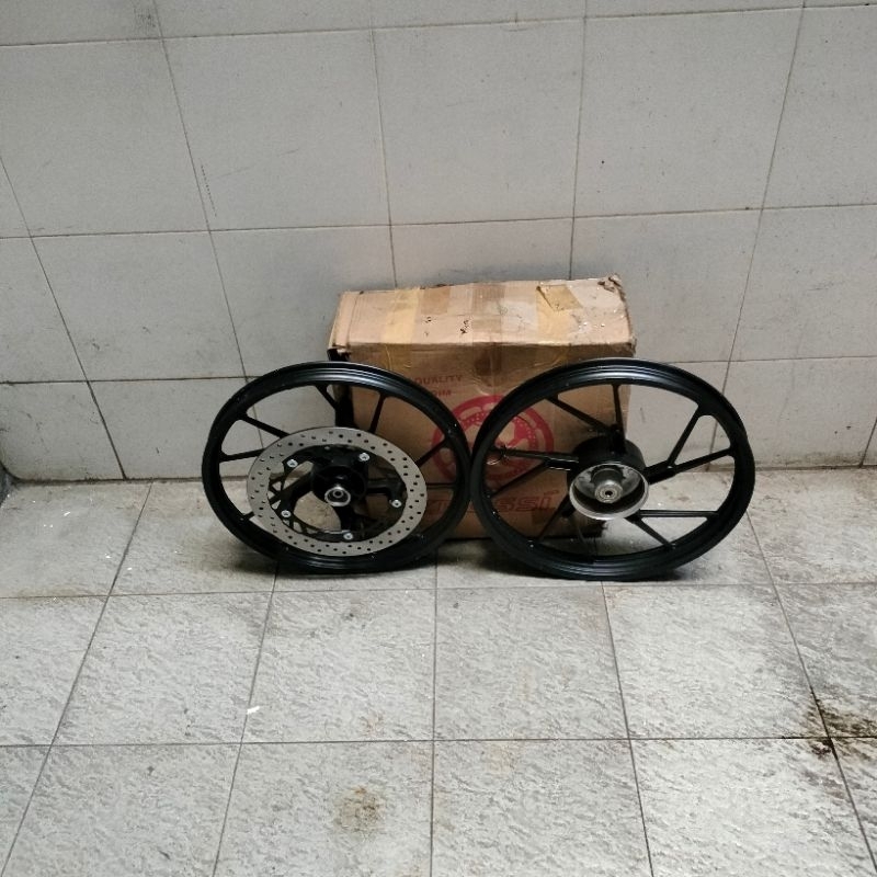 Pelk racing velk racing velg racing Jupiter MX V Rossi akar giga disc hitam