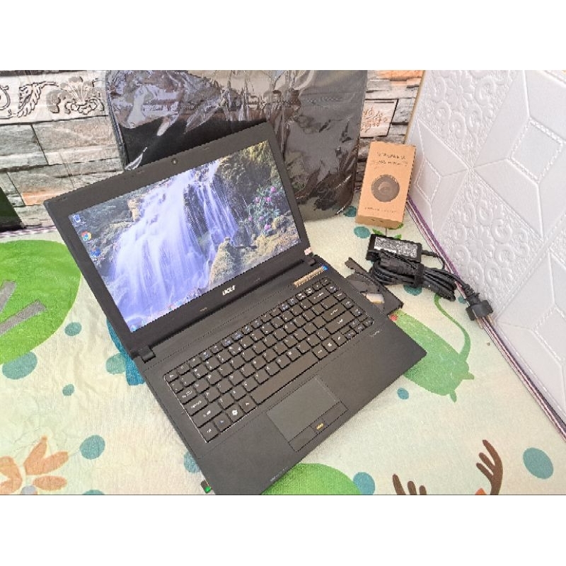 laptop acer travelmate core i3 ram 4 hdd 320 gb normal semua siap pakai