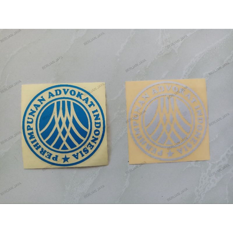 

Stiker Peradi Advokat Bulat Logo Baru Warna Reflective Nyala