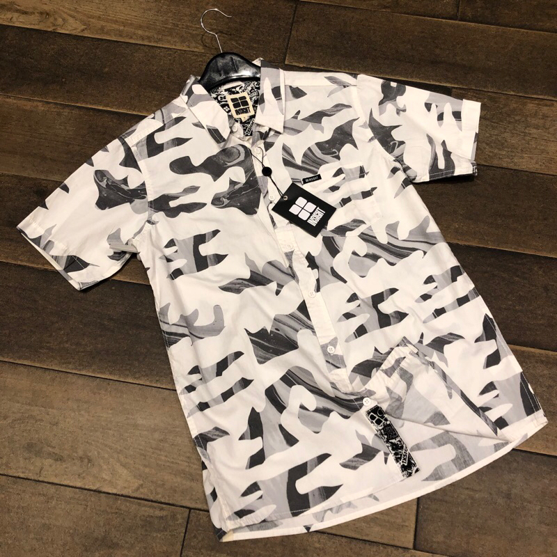 Kemeja Insight original Lengan pendek A Galaktika Shirt White