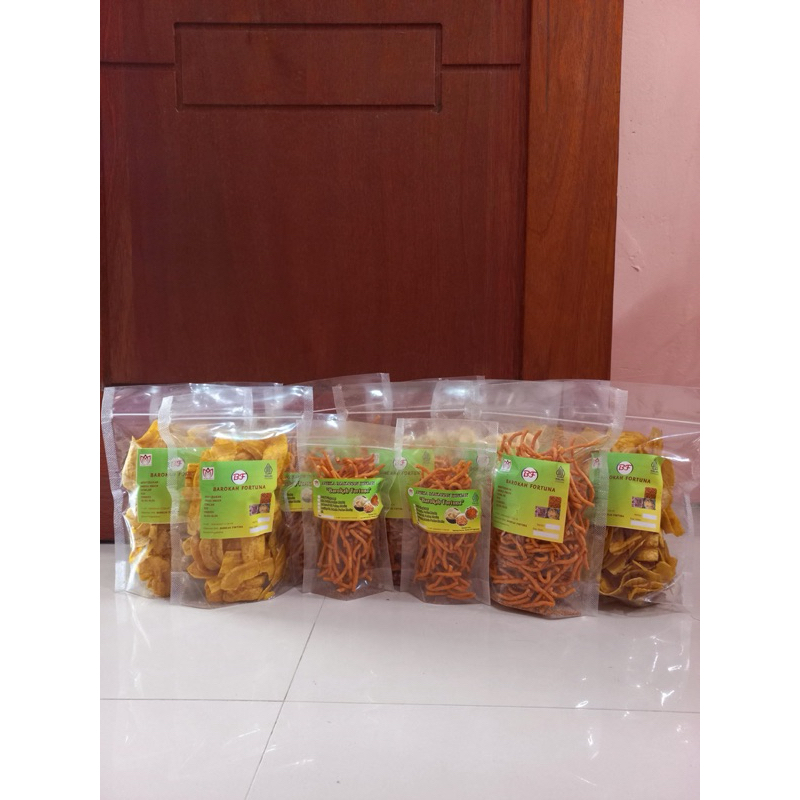 

Aneka Snack Cemilan Oleh-Oleh