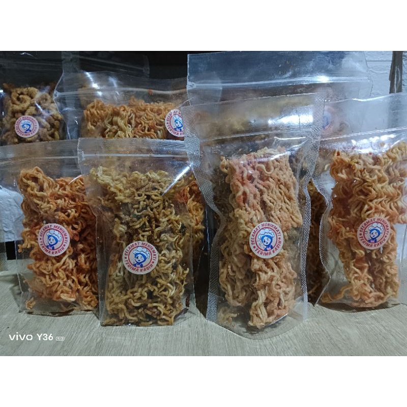 

Mi kriuk pedas / Keripik mi/ Mi gemes kemasan kecil 40 gram