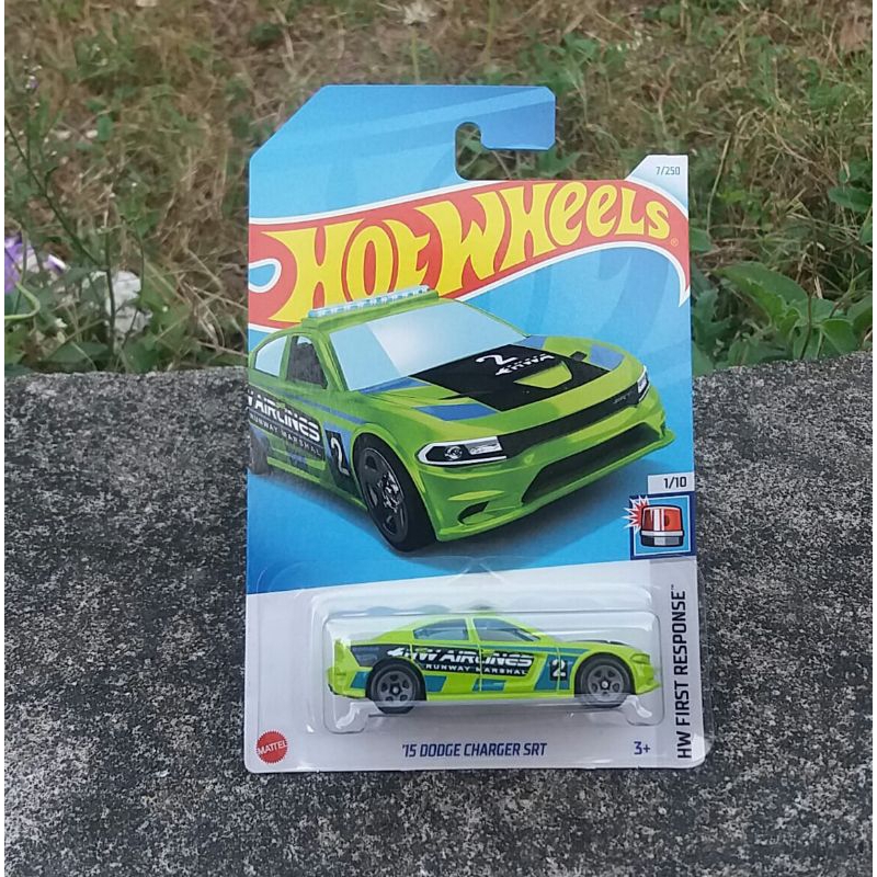 hot wheels 15 dogde charger srt