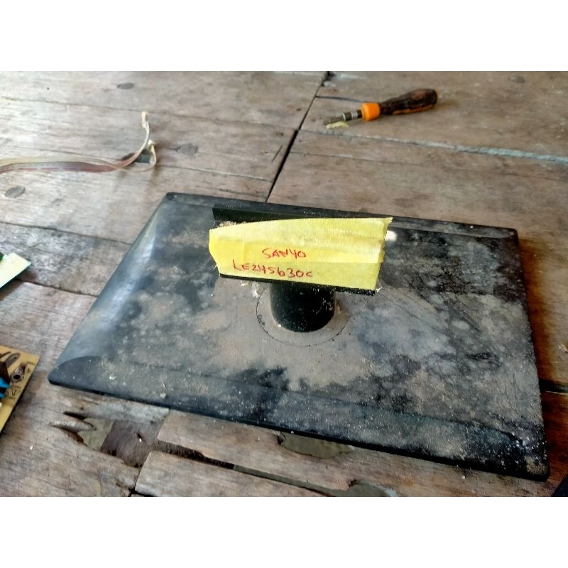 kaki dudukan tv sanyo le24s630 le24s630c