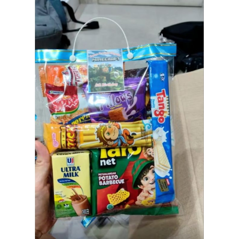 

Bingkisan//paket ulang tahun anak murah//Hampers Ulang tahun anak murah