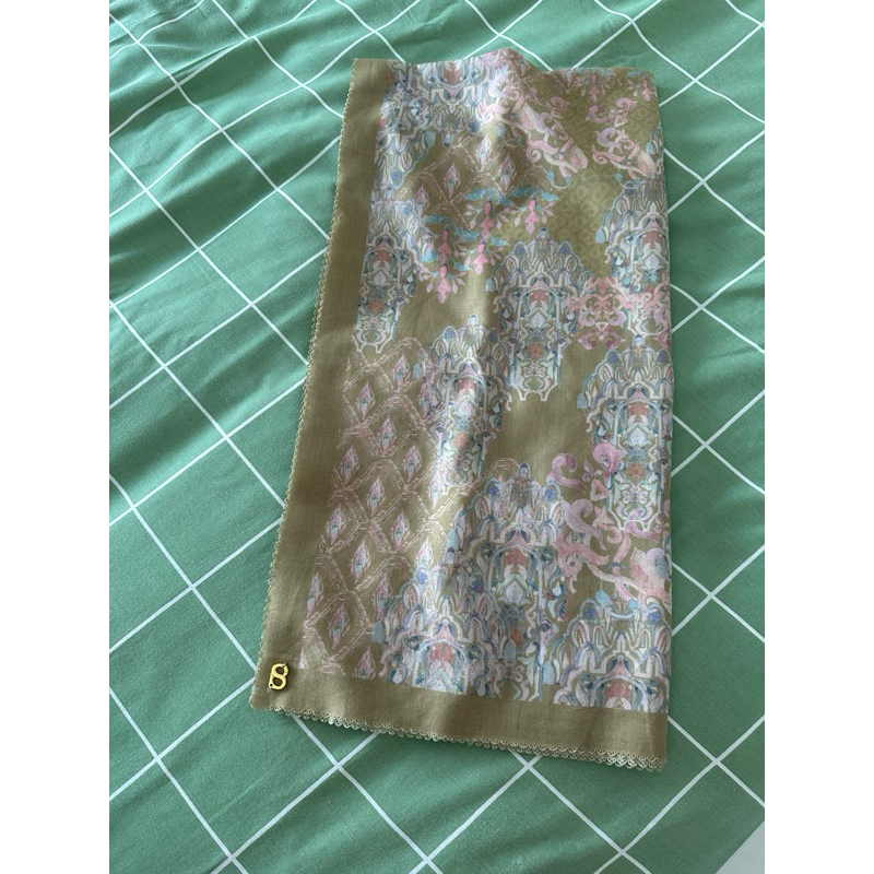 buttonscarves granada series