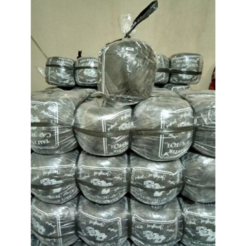 

tali plastik hitam 1 ball isi 15 biji - tali rafia hitam 700(7 ons)