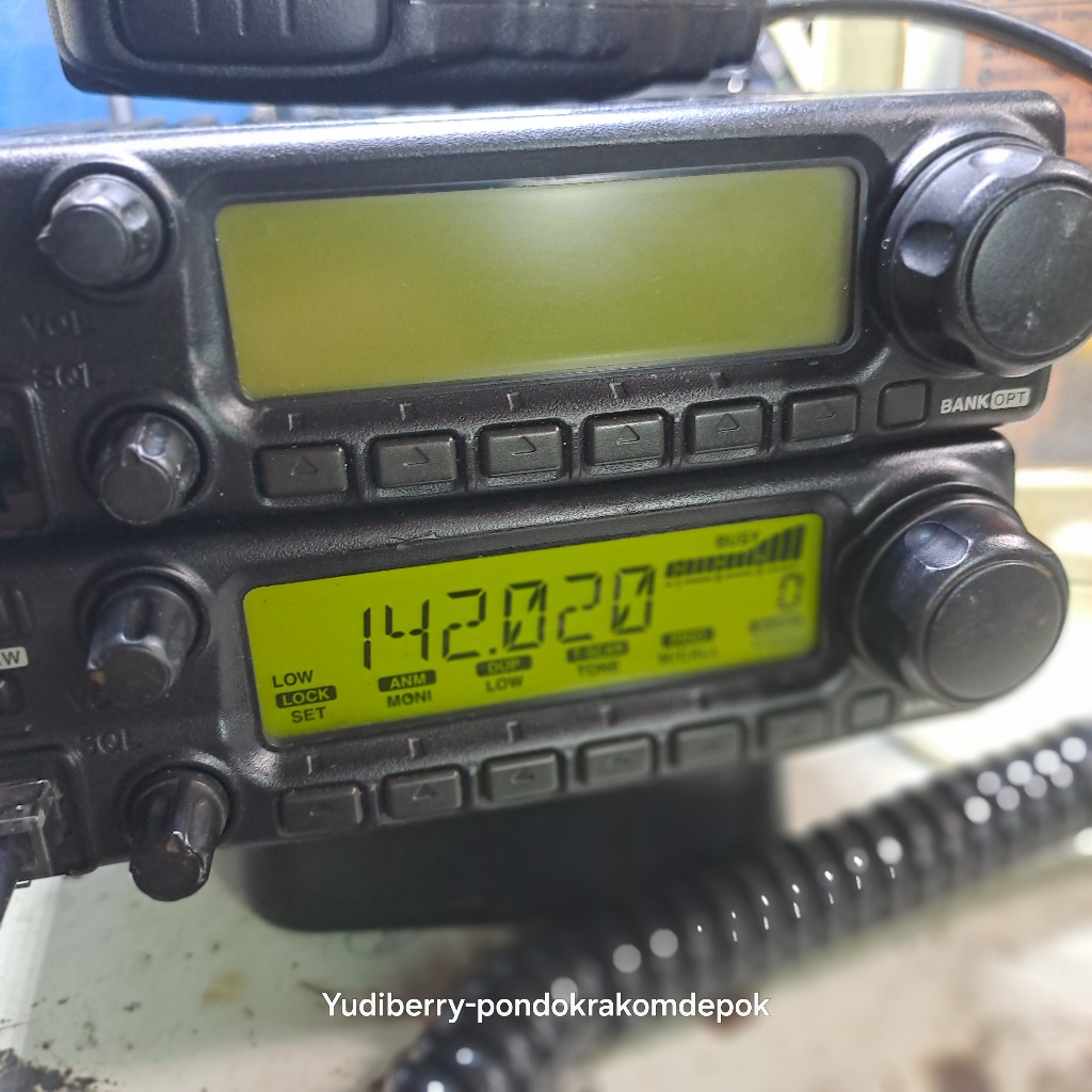 RADIO RIG ICOM IC 2200 H MADE IN JAPAN ICOM IC2200 BLACK