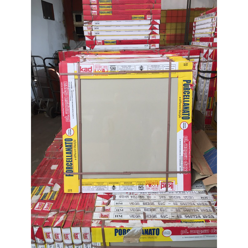 granit 60x60 SNI cream polos IKAD lokal kw1 berkualitas kilap glossy Granit 60x60 LANTAI VEGA BEIGE 