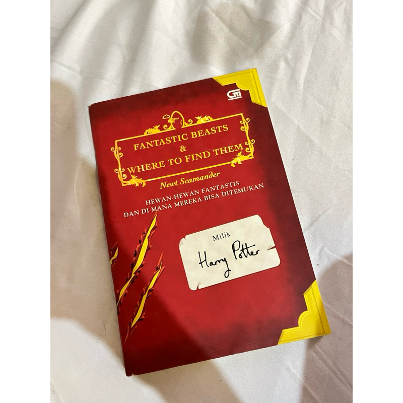 Buku Fantastic Beast & Where to Find Them Harry Potter (Preloved)