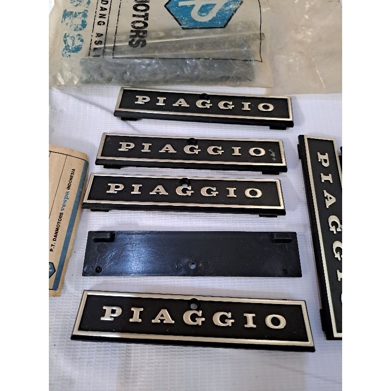 Emblem Vespa Piaggio Logo hidung Vespa PX Original