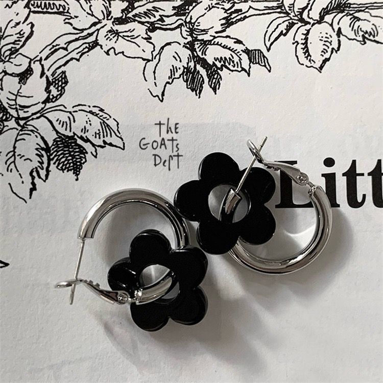 The Goats Dept - Palest Black Flower Earrings / tgd998 anting model bunga hoops tusuk gaya korea uni