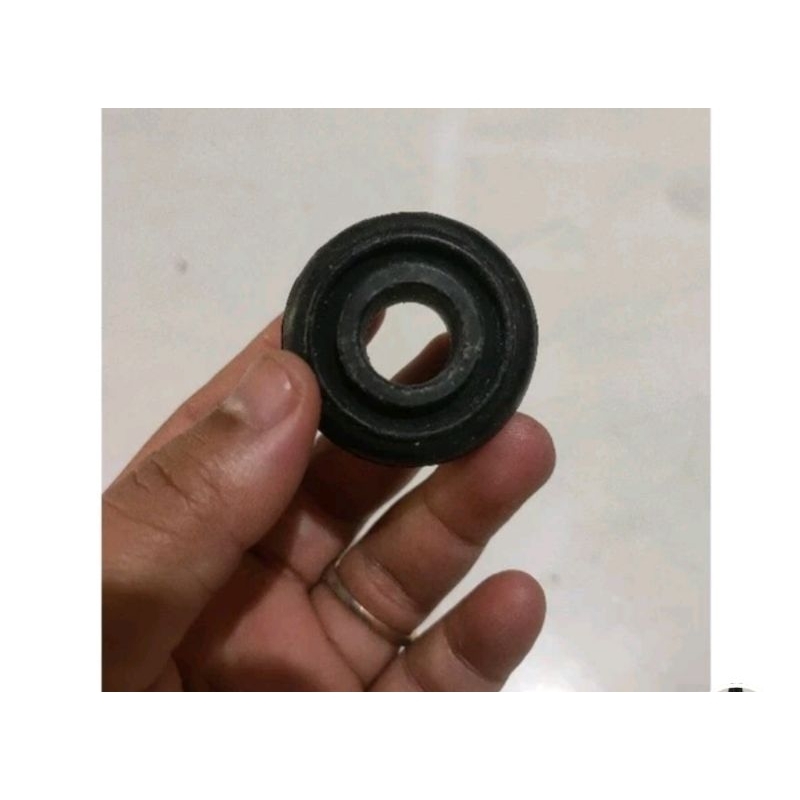 KARET SHOCK BREAKER BELAKANG NISSAN  DATSUN GO / DATSUN PANCA