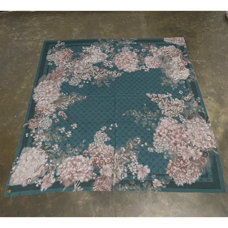 Buttonscarves - Hydrangea Verte