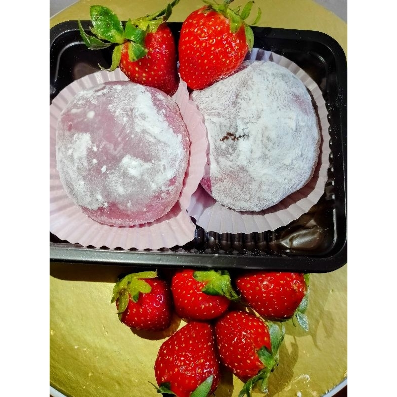 

mochi Ichigo daifuku/homemade/halal/1 pax isi 2 mochi/(chat dulu sebelum memesan)