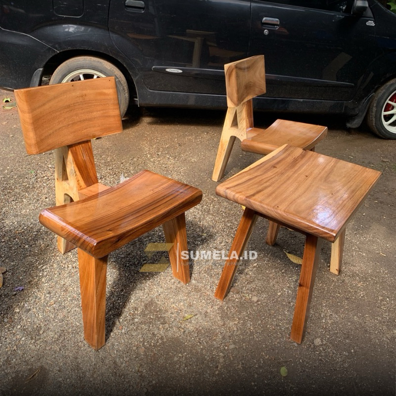 SATU SET KURSI TERAS MINIMALIS UNIK KAYU TREMBESI
