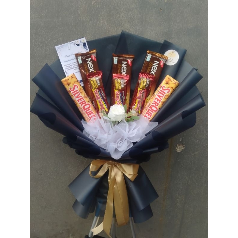 

Buket Snack Silverqueen Bengbeng + 1 Bunga