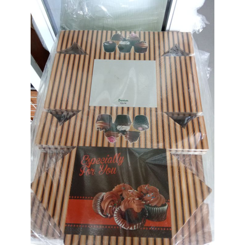 

KOTAK KUE / SNACK BOX 12X12 12X14 12x16 CORAK