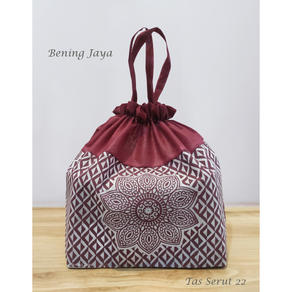 

Tas Hajatan Goodie Bag Serut 22 FT Putih Maroon