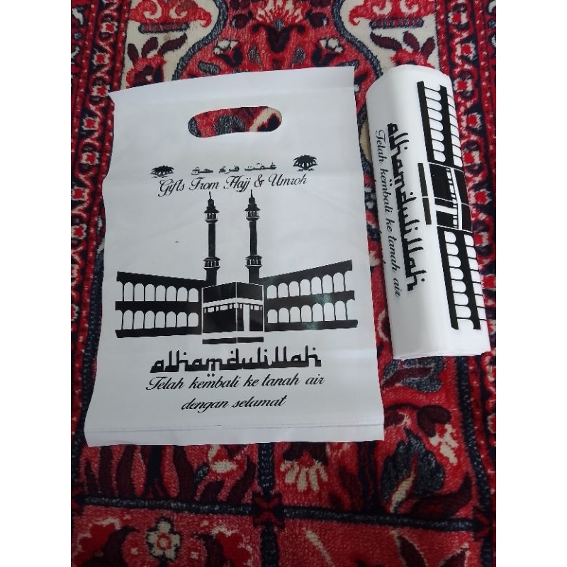 

PLASTIK OLEH OLEH HAJI UMROH UKURAN 20 X30 ISI 50 PCS