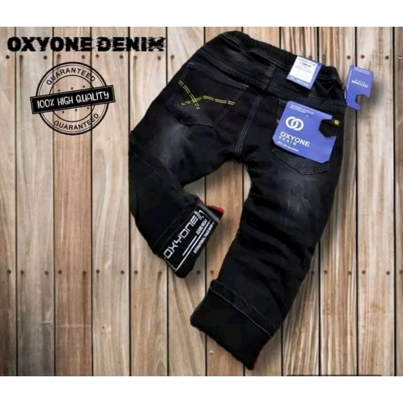 CELANA OXYONE HITAM BELEL