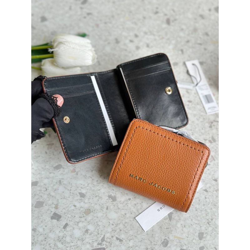 MJ THE GROOVE MINI COMPACT BIFOLD WALLET SMOKED
