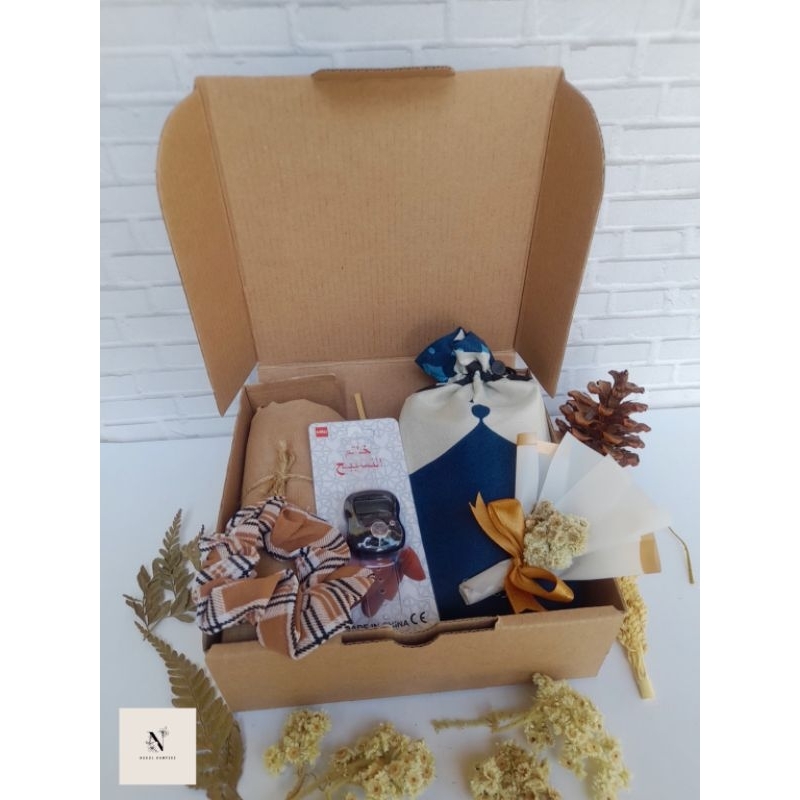 

Kado Ulang Tahun Cewek Hadiah Pacar Ultah Kado Anniversary Wisuda Birthday kado pernikahan Hempers Aesthetic Estetik Wanita Sahabat Pasangan Paket Lucu Kekinian Ucapan Gift Box sejadah hijab Buket Bunga scrunchie tasbih digital Muslimah Buat Bestie