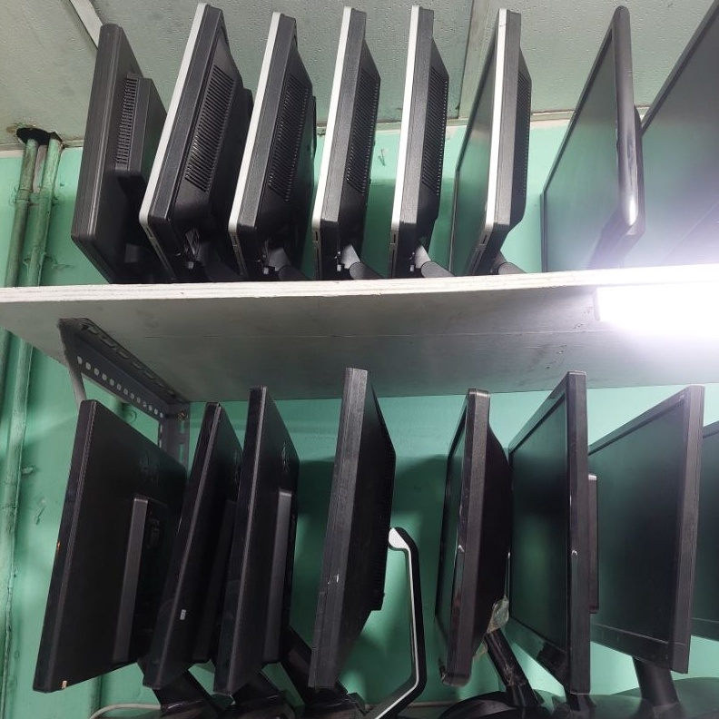 monitor 19 inch murah u R8K3