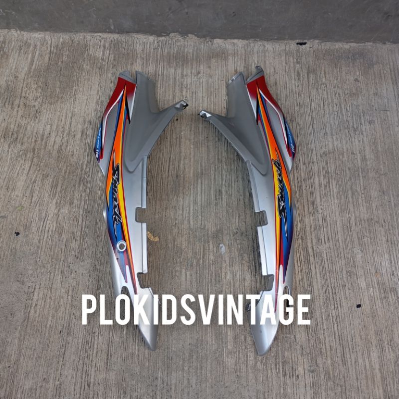 COVER BODY BELAKANG KANAN KIRI SMASH LAMA SMASH OLD SILVER STRIPING MERAH