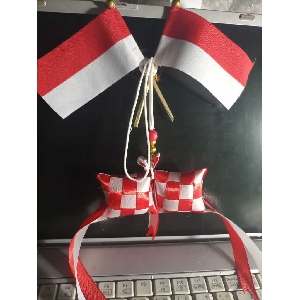 Bendera Merah Putih Kain Paket Oke Model Silang Dan Ketupat Tali Gantung Kaca Spoin Mobil Kop Karet 