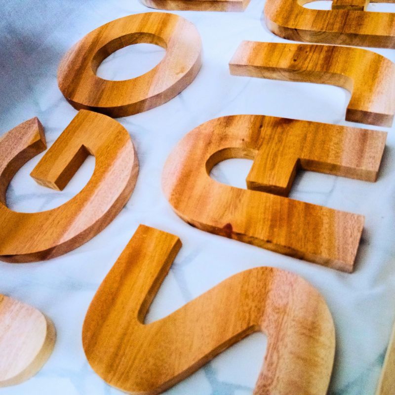 Ukir Huruf Kayu Timbul Custom Tulisan Kayu Pajangan Dinding Kayu Custom