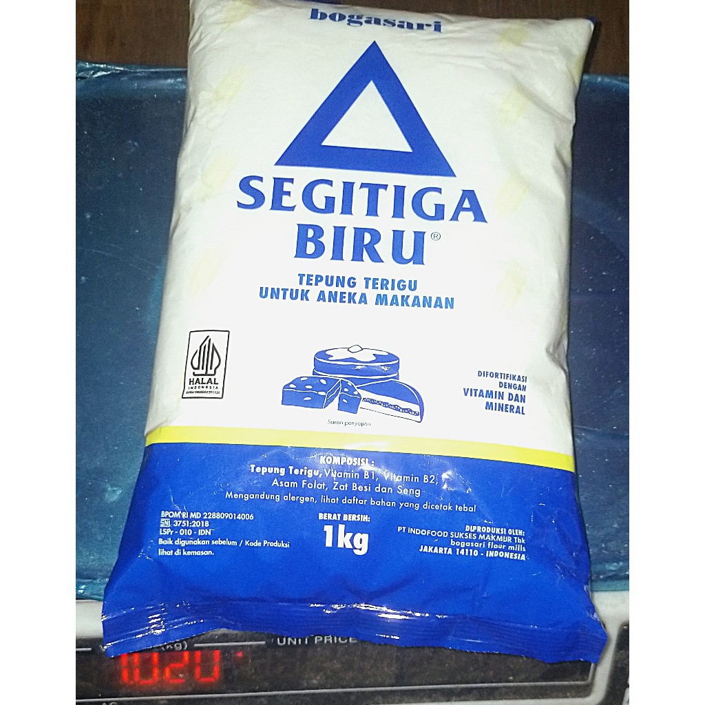 

tepung terigu segitiga biru 1 kg
