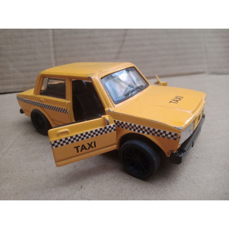 MOBIL MAINAN TAXI LONDON BEKAS LUMAYAN BESAR MADE IN CHINA