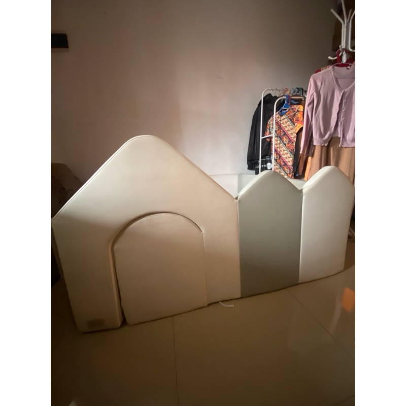 bumper bed playmat Empuk Jr warna putih abu-abu size 150cm x 150cm preloved