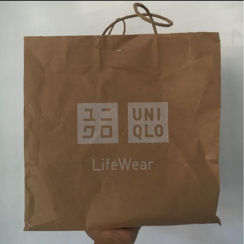 

PRELOVED PAPERBAG UNIQLO LARGE