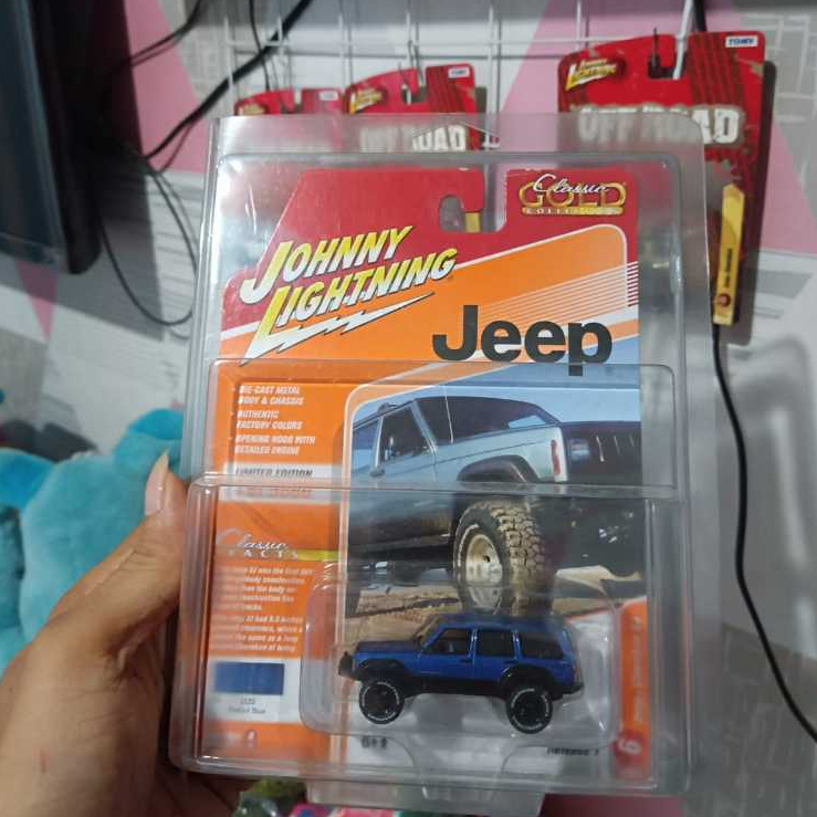 JOHNNY LIGHTNING JEEP CHEROKEE BLUE