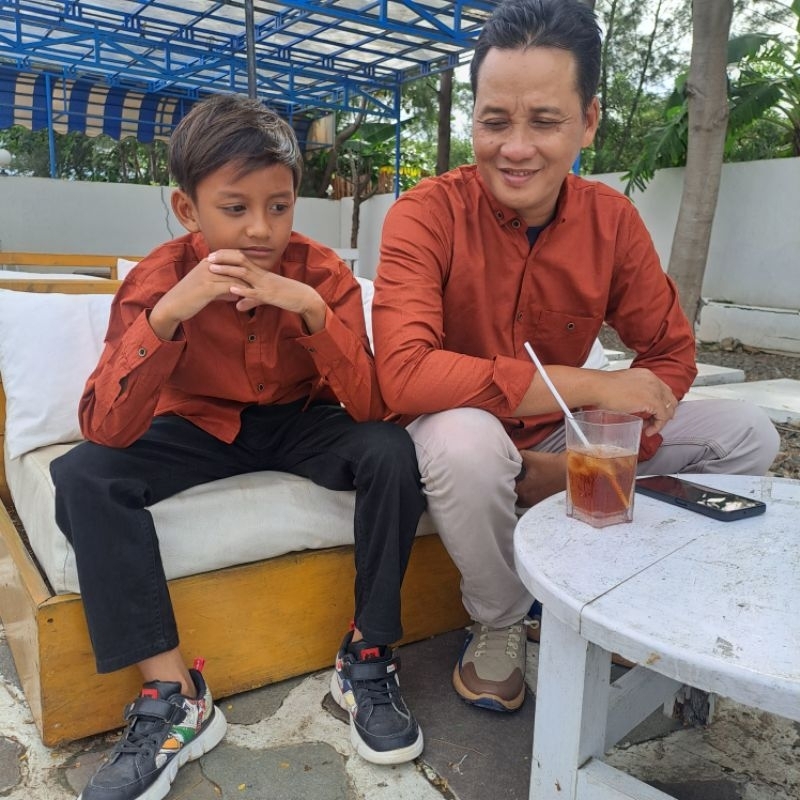 KEMEJA COUPLE AYAH & ANAK WARNA MERAH BATA KATUN SIGARET PREMIUM (HARGA SATUAN)