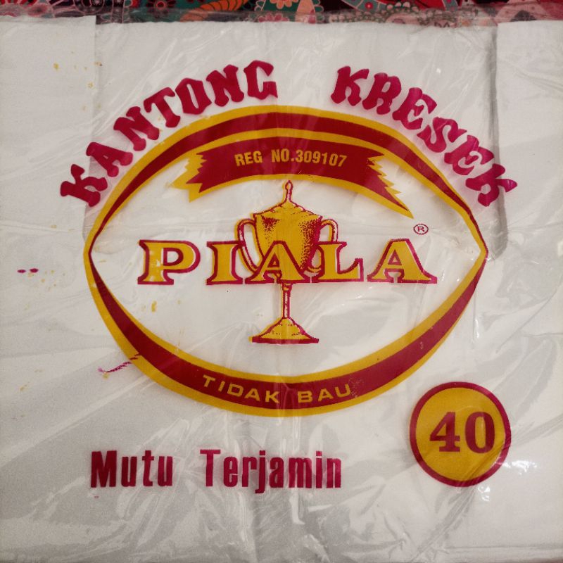 Kantong Kresek 40 Piala Putih / Hitam