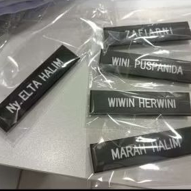 

Name tag Doff | Papan Nama PDH Coating Full Hitam |Papan Nama Grafir Lapis Fiber|Name Tag Magnet|Name tag PDH Peniti