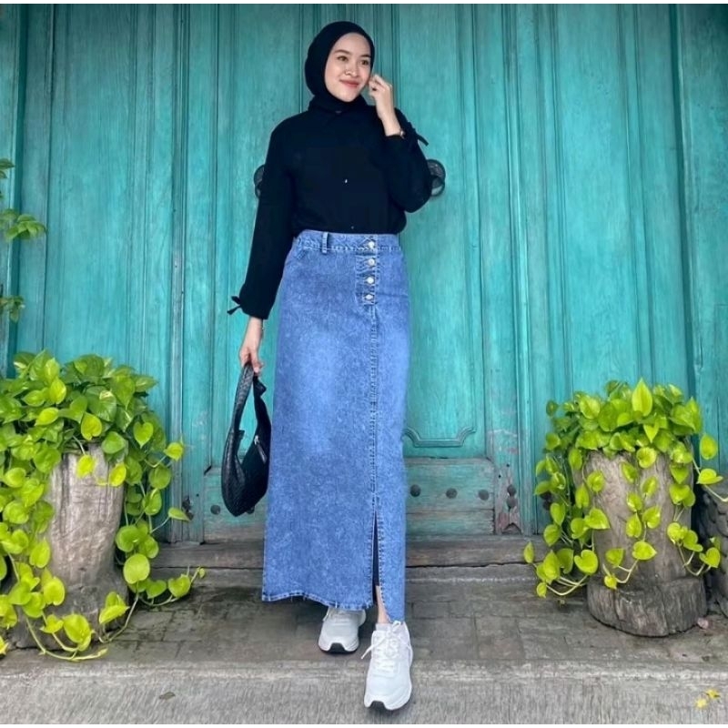 Rebecca Rok jeans kancing belah samping