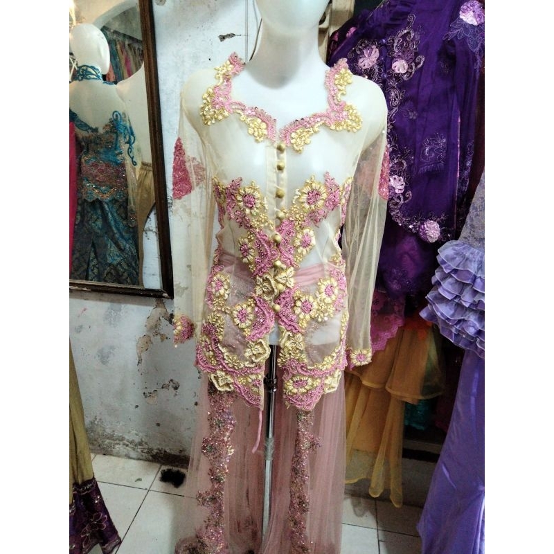 set kebaya ekor lepas pasang