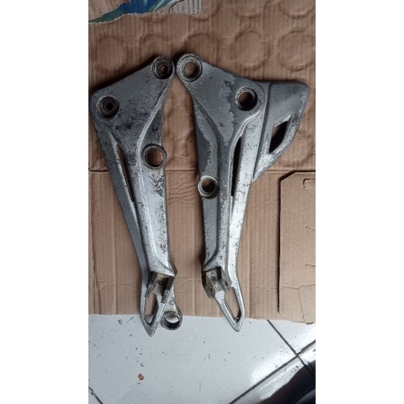 Fu step belakang Suzuki semes Titan Arashi original copotan motor