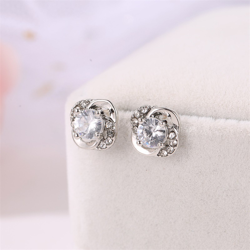 Aksesoris Fashion Anting-Anting Cantik Style Bunga Mawar Sepasang Bersinar dengan Titanium Anti Kara